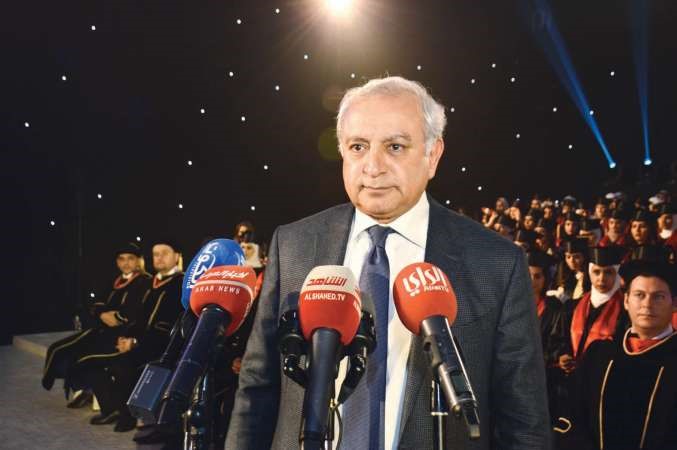 دبدر العيسى يلقي كلمته للخريجين