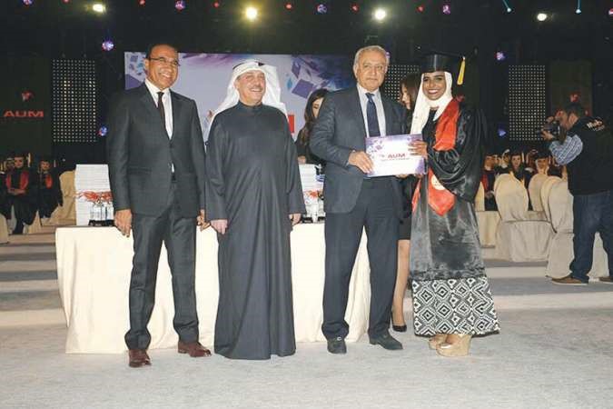  وتكريم احدى الخريجات