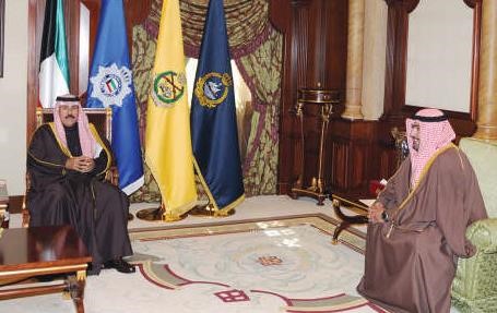 سمو ولي العهد الشيخ نواف الاحمد مستقبلا الشيخ ثامر العلي﻿
