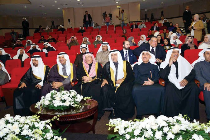 الشيخ سلمان الحمود والسفير السعودي دعبدالعزيز الفايز في مقدمة الحضورشانافاس قاسم ﻿