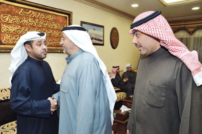 م هشام البغلي خلال استقباله الناخبين﻿