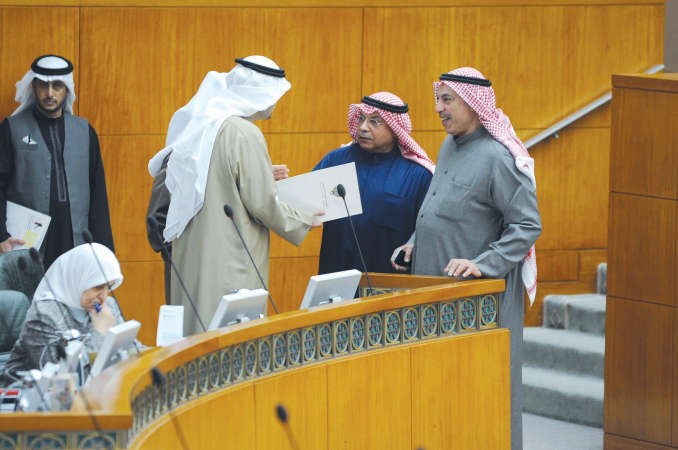 الشيخ خالد الجراح مع فيصل الشايع وانس الصالح﻿