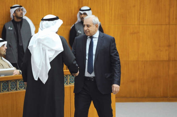 دبدر العيسى ومصافحة مع كامل العوضي﻿