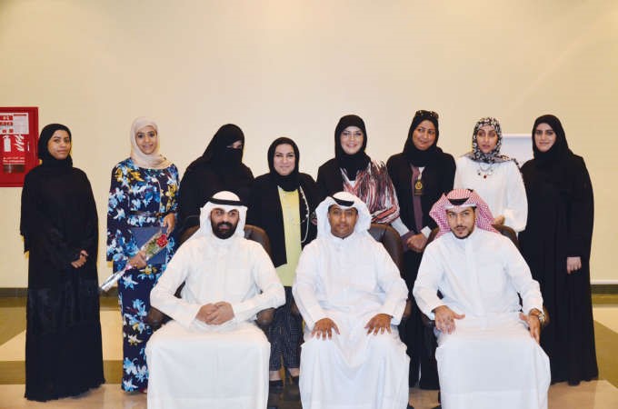 عدد من المشاركين في الدورة