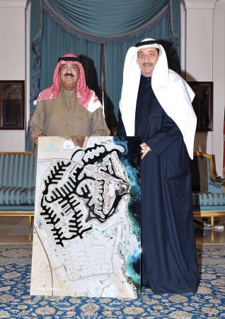 الشيخ مشعل الاحمد لدى استقباله السيد فواز خالد المرزوق