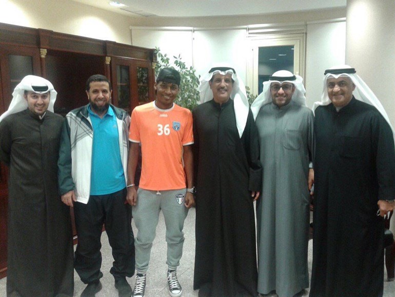 اسعد البنوان مع اللاعب احمد عتيق بعد توقيع العقد
