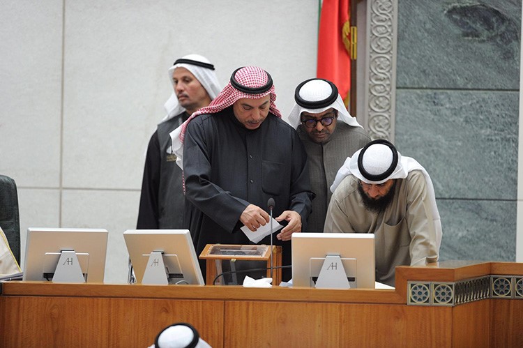 المجلس يوافق على تعديل ميزانية "التطبيقي" ويحيل القانون الى الحكومة 