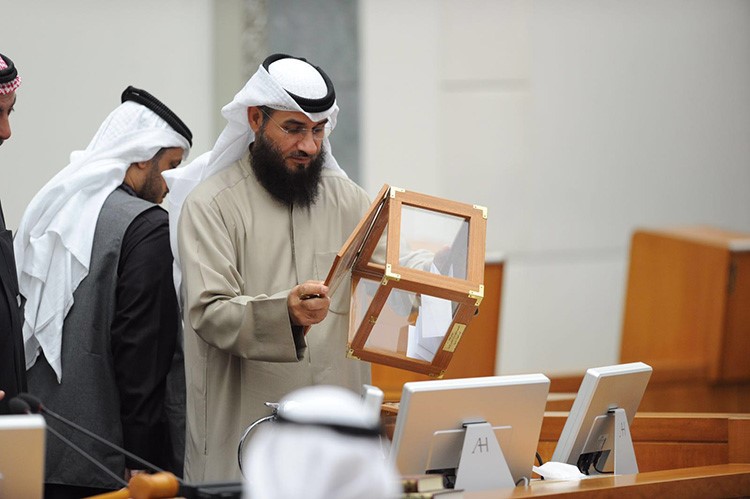 المجلس يوافق على تعديل ميزانية "التطبيقي" ويحيل القانون الى الحكومة 