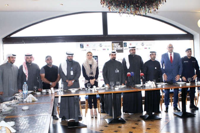 صورة جماعية للجنة المنظمة خلال المؤتمر الصحافي لملتقى الزوارق السريعة﻿
