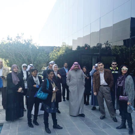 مهندسو KISR والارجان خلال جولة ميدانية في مقر الشركة 