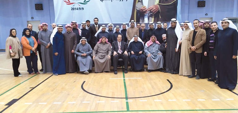 سعاد حاكم تتوسط مسؤولي التضامن﻿