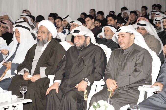 والد الفقيد متوسطا الشيخ حسين المعتوق وهاني شمسريليش كومار﻿