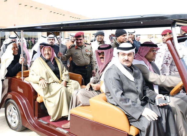 صاحب السمو الامير الشيخ صباح الاحمد وسمو ولي العهد الشيخ نواف الاحمد خلال جولة في القرية 