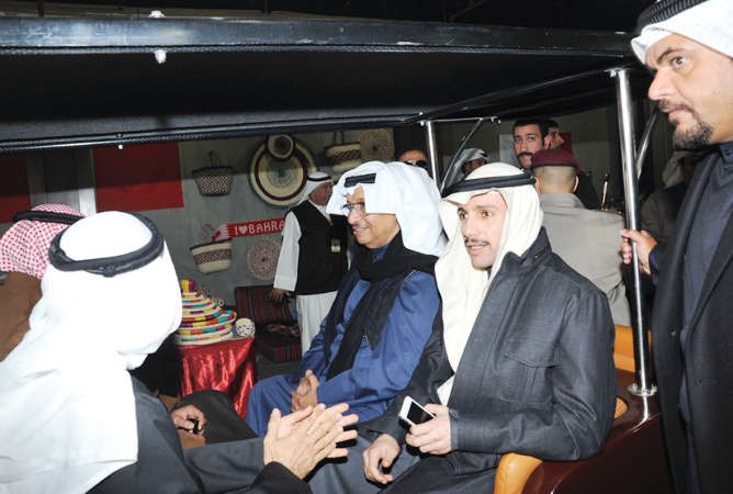 رئيس مجلس الامة مرزوق الغانم وسمو رئيس الوزراء خلال الجولة 
