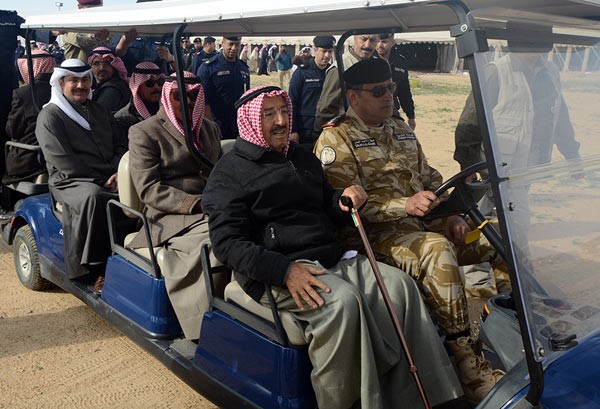 صاحب السمو الامير الشيخ صباح الاحمد وسمو ولي العهد الشيخ نواف الاحمد ووزير الداخلية الشيخ محمد الخالد والشيخ خالد العبدالله في مخيم وزارة الداخلية