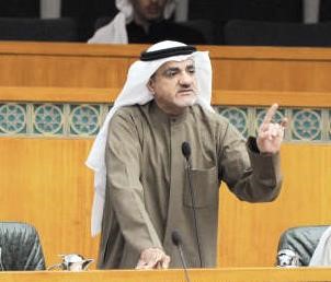 دخليل عبدالله متحدثا ويبدو احمد لاري وديوسف الزلزلة﻿