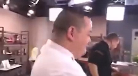بالفيديو.. طاه شهير يضبط وهو يتعاطى المخدرات على الهواء