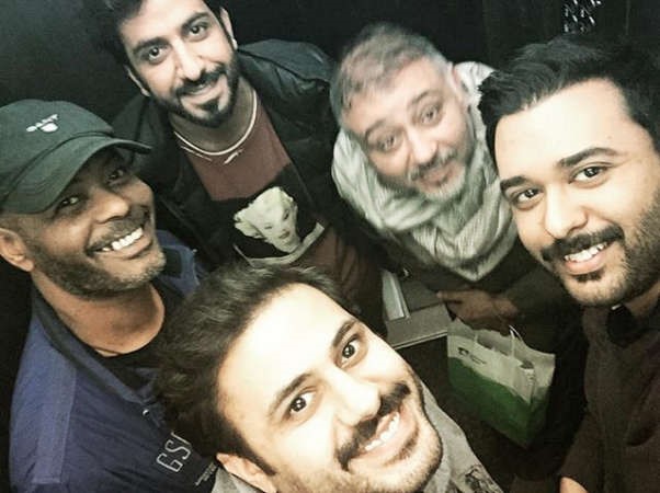 الكاتب فهد العليوة والمخرج محمد دحام الشمري والنجوم حسن البلام ومحمود وعبدالله بوشهري