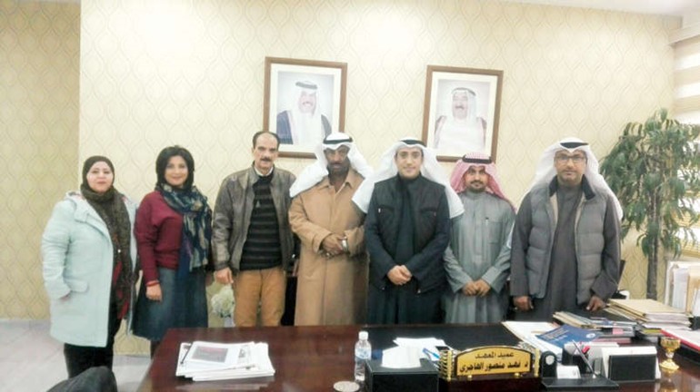اعضاء اللجنة في اجتماعهم الاول