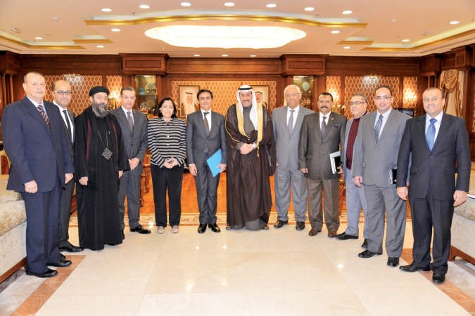 الشيخ فيصل الحمود مستقبلا السفير دهشام النقيب والسفير ياسر عاطف والوفد المصري﻿