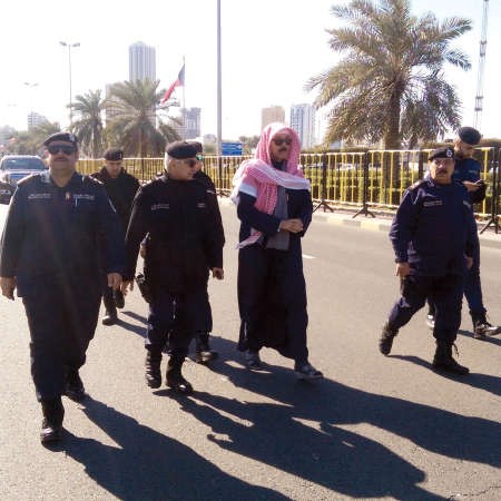  ويتفقد النقاط الامنية 