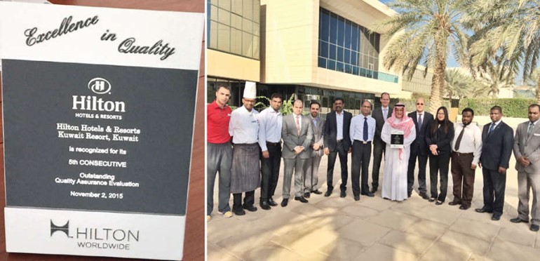 لقطة تذكارية لفريق منتجع هيلتون بمناسبة الحصول على الجائزة﻿