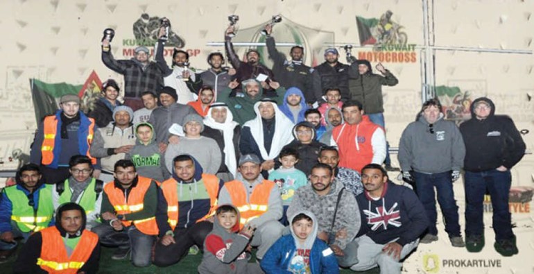 الشيخ احمد الداود مع الابطال الفائزين بالالقاب ﻿