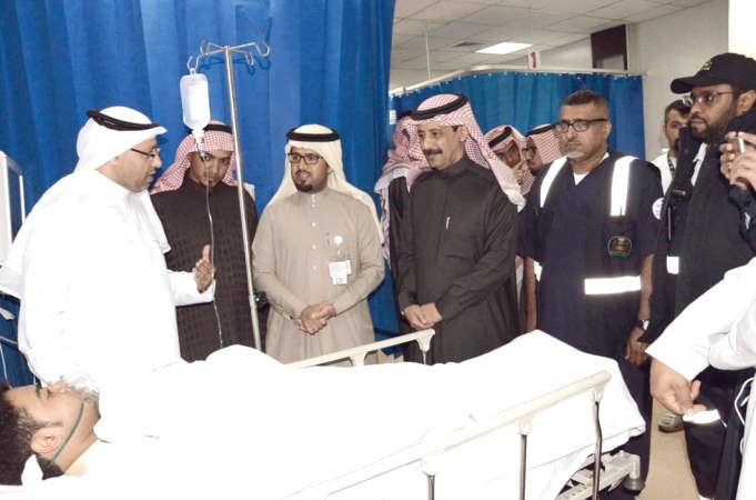  مدير عام الشؤون الصحية بالمنطقة الشرقية خلال اطمئنانه على حالة مصابي الحادث الارهابي في الاحساء	واس ﻿