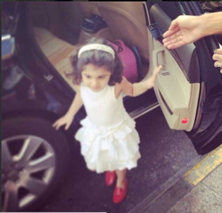 شاهد.. أمل العوضي تنشر صورة حديثة لابنتها