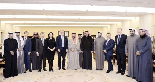 الرئيس الغانم متوسطا رئيس لجنة الصداقة البريطانيةالكويتية بمجلس العموم البريطاني دفيليب لي واعضاء اللجنة