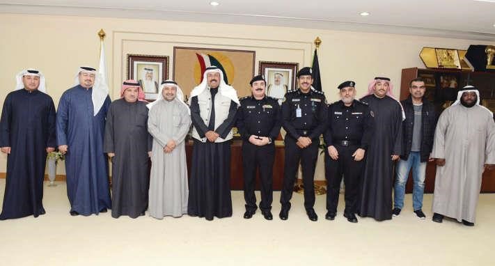 الشيخ احمد النواف مستقبلا اللواء عبدالله العلي و منصور الظفيري ودعادل الخترش وداحمد الحسيني وممهند الخياط