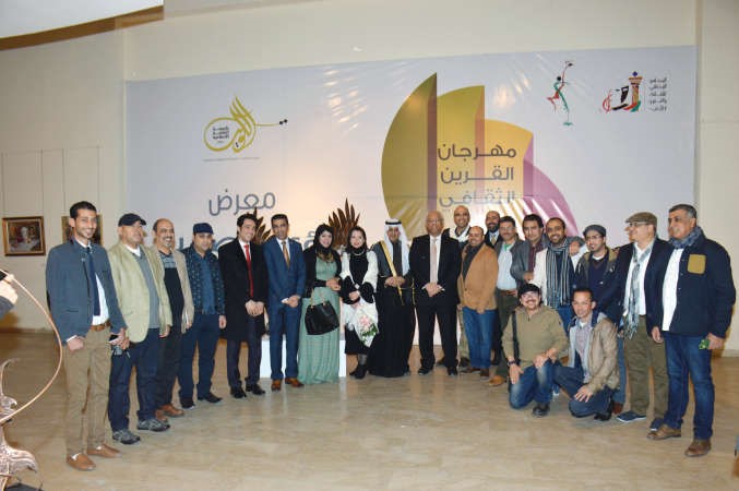السفير المصري ياسر عاطف وبدر الدويش مع الفنانين المشاركين في المؤتمر				 انور الكندري ﻿