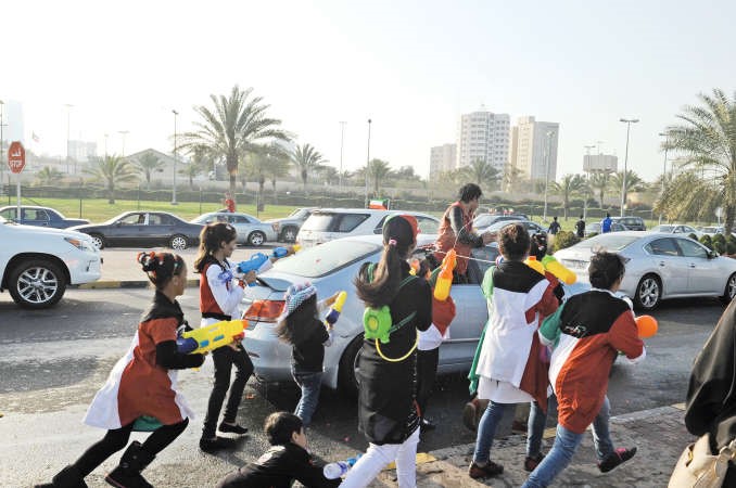 بعد «الفوم».. هل تمنع «الكهرباء» رش المياه في الاحتفالات؟