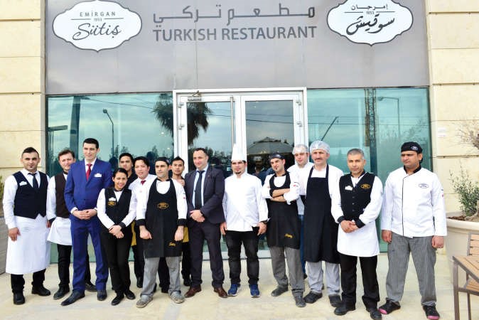 لقطة تذكارية لفريق عمل ايمرجان سوتيش