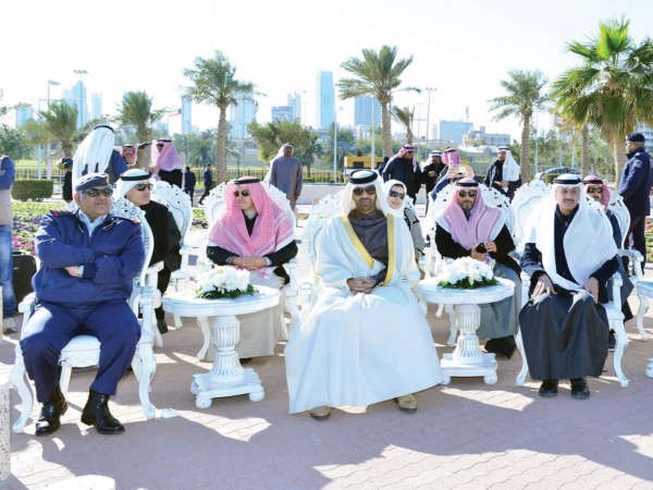  الشيخ محمد بن عبدالله ال ثاني اثناء حضوره للكرنفال ﻿