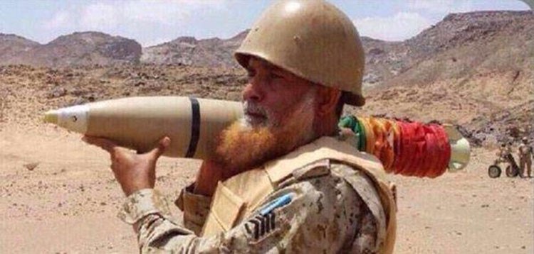 شاهد.. اعلامي معلقاً على صورة مسن سعودي يحمل مقذوفاً عسكرياً: شعرت كم أنت كبير وكم أنا صغير