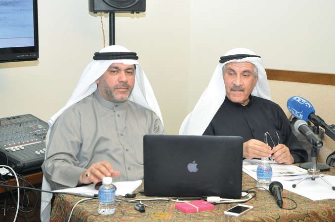 دحسن كمال والمؤرخ محمد جمال خلال الندوة احمد علي