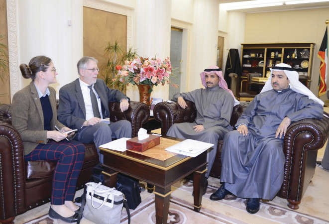رئيس مجلس الامة مرزوق الغانم مستقبلا نائب مدير منظمة هيومان رايتس ووتش بحضور جمال العمر﻿