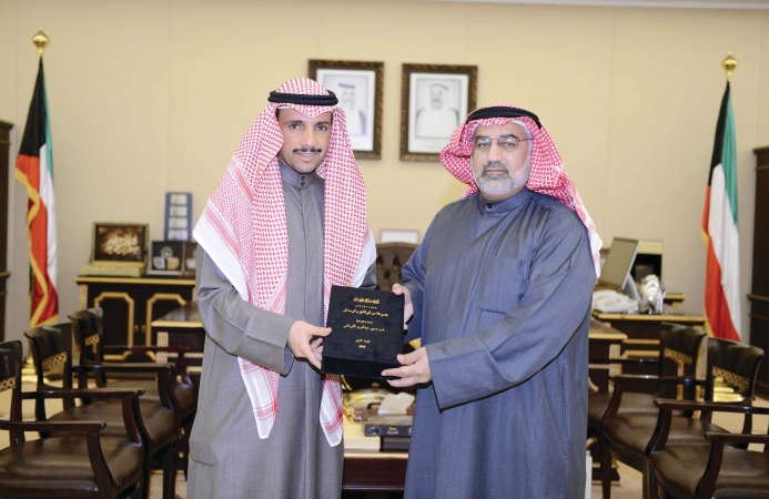 الغانم خلال استقباله اللوغاني﻿