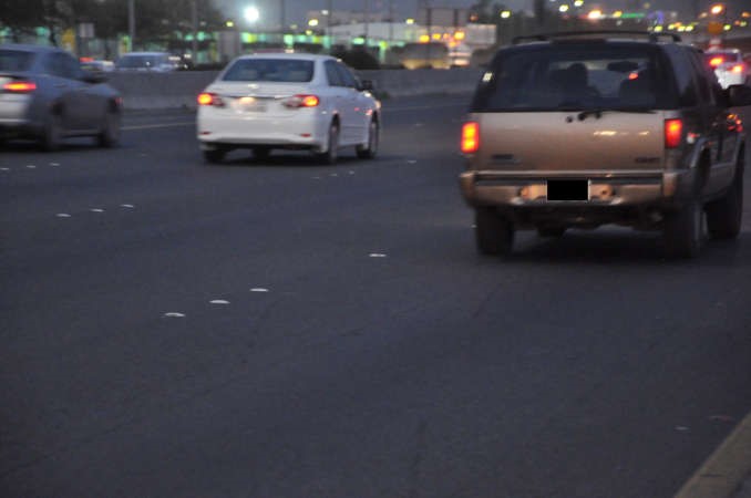 تجربة الخلطة الاسفلتية الجديدة على طريق جاسم الخرافي باتجاه المسيلة احمد علي﻿