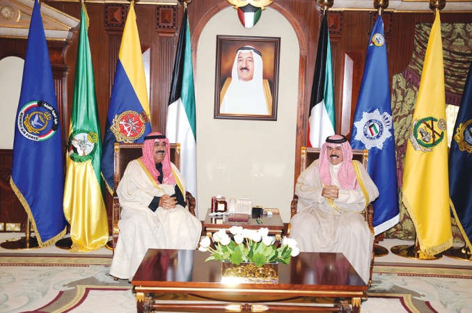 سمو نائب الامير وولي العهد الشيخ نواف الاحمد مستقبلا الشيخ مشعل الاحمد ﻿