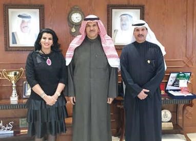 الشيخ سلمان الحمود مستقبلا داحمد الاثري وفاطمة العازمي ﻿