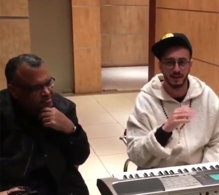 بالفيديو.. موقف طريف بين سعد لمجرد ونبيل شعيل بسبب كوب شاي