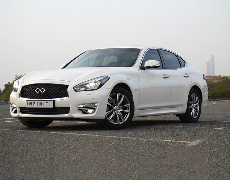 إنفينيتي Q70 .. مفعمة بالقوة والفخامة