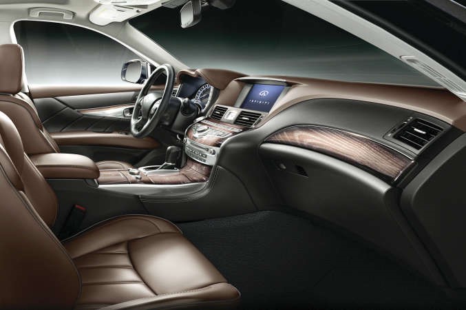 إنفينيتي Q70 .. مفعمة بالقوة والفخامة