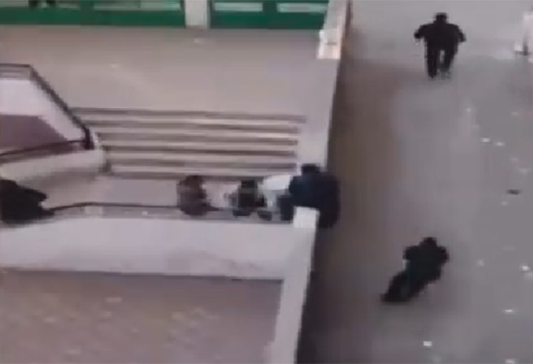 9 معلمين بالزقازيق إلى التحقيق بسبب القفز من سور المدرسة