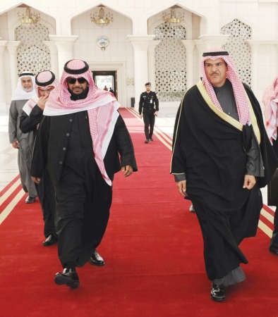 الشيخ سلمان الحمود لدى مغادرته الى الرياض﻿