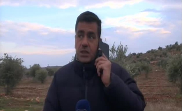 بالفيديو.. لحظة سقوط صاروخ بجانب مراسل قناة تلفزيونية بسوريا