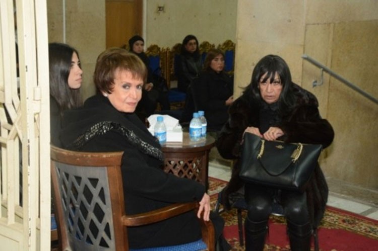 بالصور.. بعد غيابها عن الجنازة.. نيللي منهارة في عزاء شقيقتها فيروز.. وشاهد اول ظهور لميمي جمال بعد وفاة زوجها