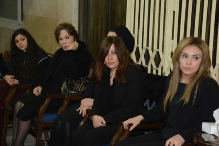 بالصور.. بعد غيابها عن الجنازة.. نيللي منهارة في عزاء شقيقتها فيروز.. وشاهد اول ظهور لميمي جمال بعد وفاة زوجها
